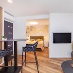 Soho Apartment On The Waterfront