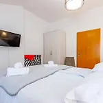 Delfina One Bedroom Apartment