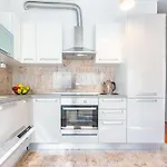 Delfina One Bedroom Apartment