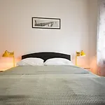 Apartment Yelena Rose West