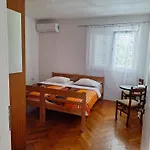 Hostel Melada Dom