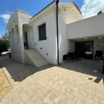 Apartmani Curic Beachfront