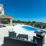 Holiday Home Villa Tranquil Haven By Interhome