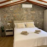 Monte Cristo Wines & Rooms