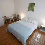 Whole Estate Just For You, 20M From Sandy Beach