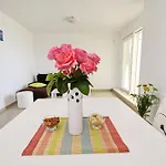 Apartments Gusti