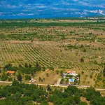 Villa Mandorla