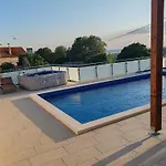 Villa Olivia - Jasenice, With Swimming Pool And Jacuzzi