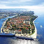 Apartment In Nin With Sea View, Terrace, Air Conditioning, Wi-Fi