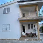 Kuca Za Odmor Nika Vrsi