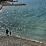 Beachfront Apartment - Janice Beach Pakostane