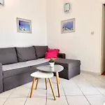 Beachfront Apartment - Janice Beach Pakostane