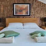 Hollywood Rooms