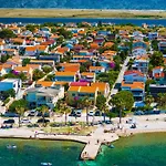 Apartments Crnko, 50M From The Beach With Free Parking And Drinkable Tap Water