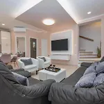 Beautiful Home In Zadar With Heated Swimming Pool
