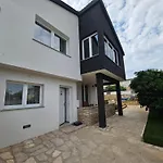 Villa Izziy By The Beach With A Sea View And Heated Pool
