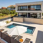 Villa Niksun With Heated Pool