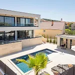 Villa Niksun With Heated Pool