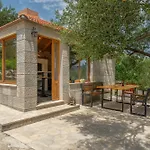 Studio Apartman Mili