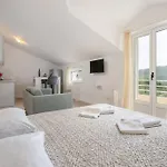 Studio Apartman Mili