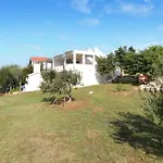 2 Bedroom Lovely Apartment In Rtina