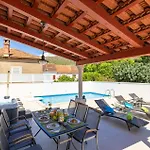 Gorgeous Apartment In Zaton Mali With Jacuzzi