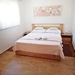 Apartment In Starigrad-Paklenica 38616
