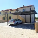 Apartment In Starigrad-Paklenica 38616