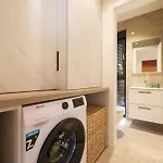 Lola'S Apartment