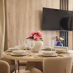 Lola'S Apartment