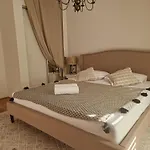 Della Apartments
