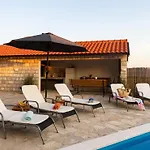 Villa Source With Private Pool