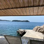 Elegant Seafront Stay - Villa Mila