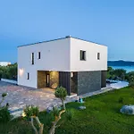 Unique Villa Garoful Sukosan