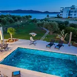 Unique Villa Garoful Sukosan
