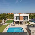 Villa Menalo