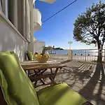Apartment By The Sea