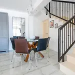 Gorgeous Home In Veli Rat With Wifi