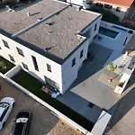 Luxury Villa Pam - Private Villa With A Heated Pool And A Summer Terace With 4 Bedrooms - 230 M2 New!!