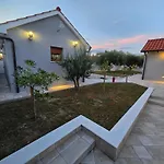 Vila Jela Policnik