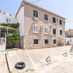 Bronzan Apartment
