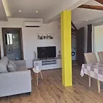 Apartments Sisevic - Comfort Apartments With Balconies And Sea View