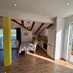 Apartments Sisevic - Comfort Apartments With Balconies And Sea View