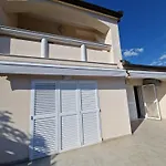 Apartmani Crystal Vir