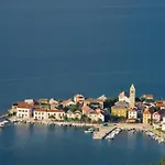 Awesome Apartment In Vinjerac With Wifi