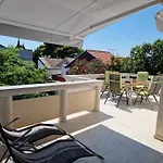 Apartmani Crystal Vir
