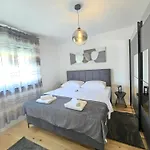 Apartment Natali-Melada