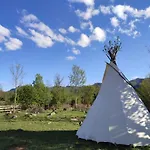 Western-Appartements & Tipis In Gracac