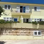 Villa Jolanda Beachside Residence