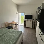 Cozy Studio Apartment Near Beach